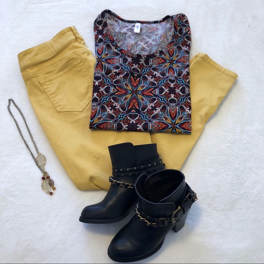 LuLaRoe multi color geometric t-shirt sz M NWT